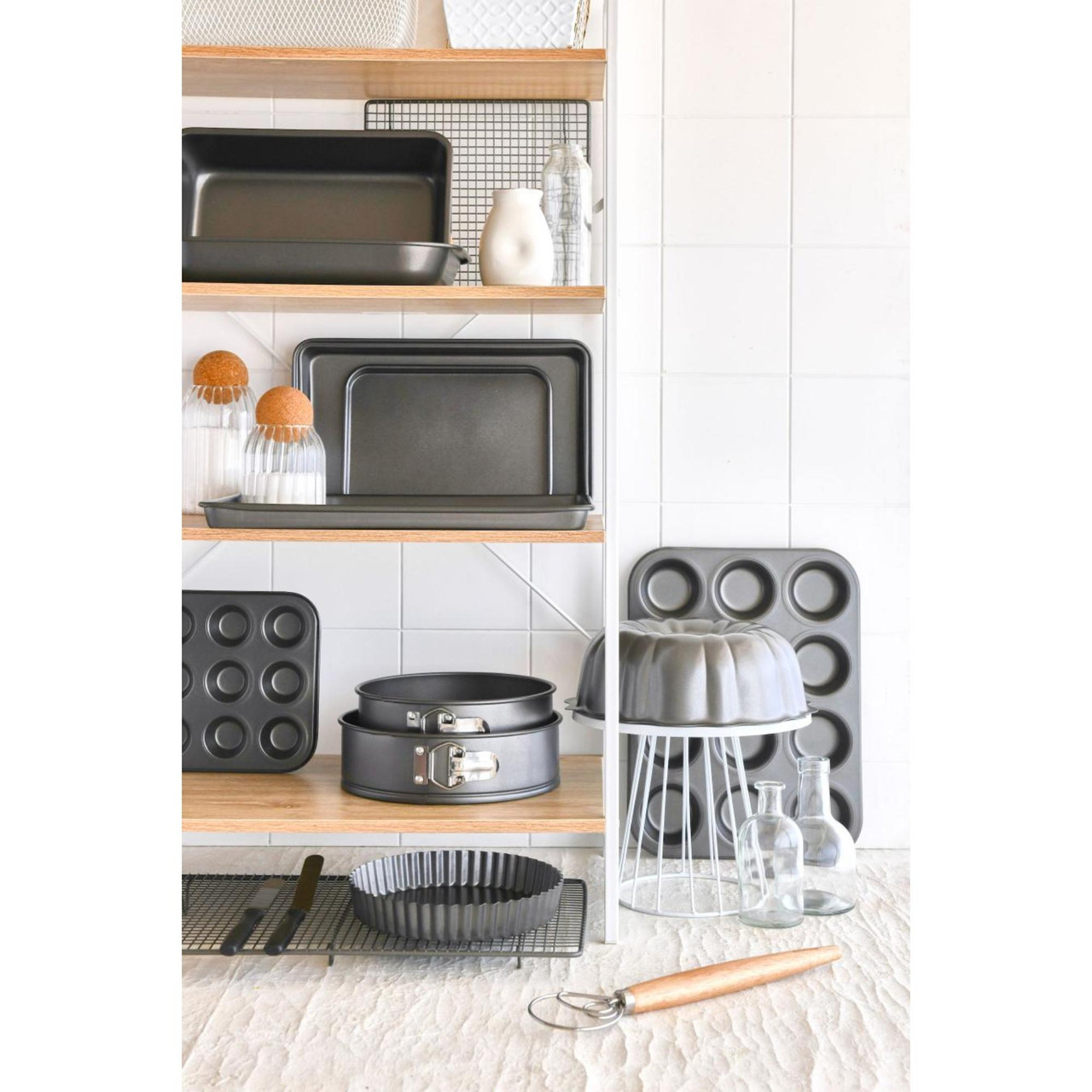 CAKE BAKING TIN BAKEMASTER ROUND 200mm SPRINGFORM (60mm deep) - Image 4