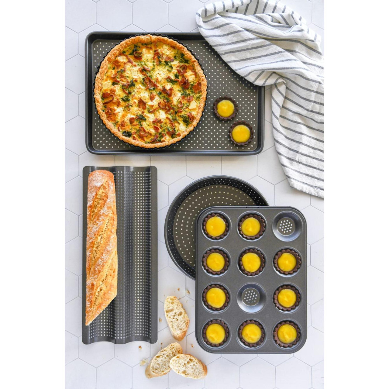 DEEP PIE PAN BAKEMASTER PERFORATED ROUND 23x5cm - Image 2