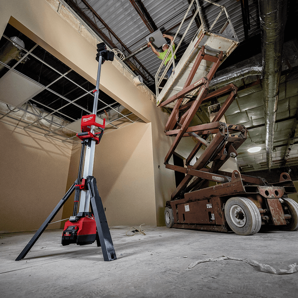 MILWAUKEE M18 AREA LED LIGHT/CHARGER TELESCOPIC - Image 2