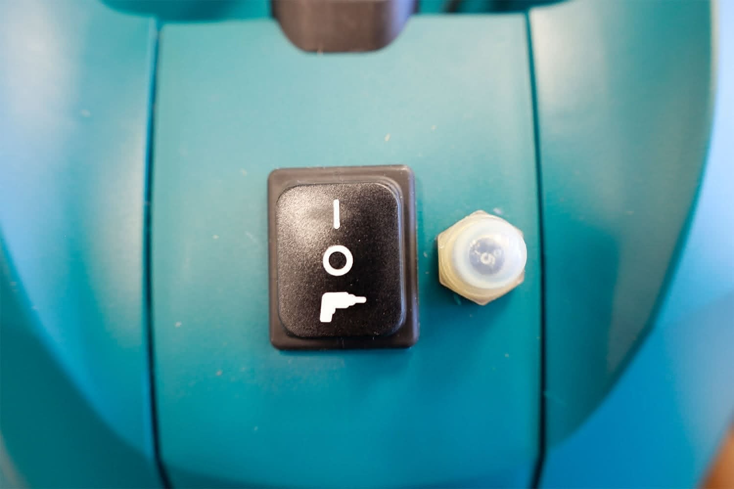 MAKITA VACUUM CLEANER VC2012LX1 WET/DRY 20ltr - Image 2